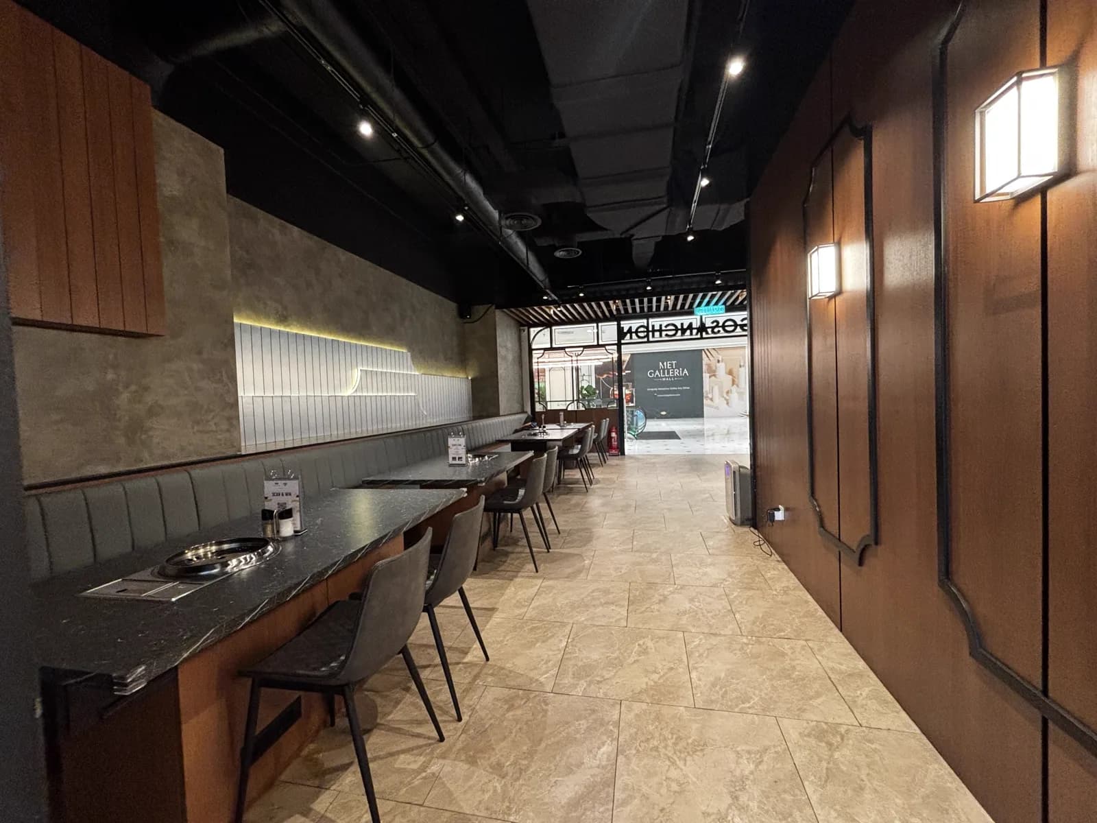 GOSANCHON — opposite entrance