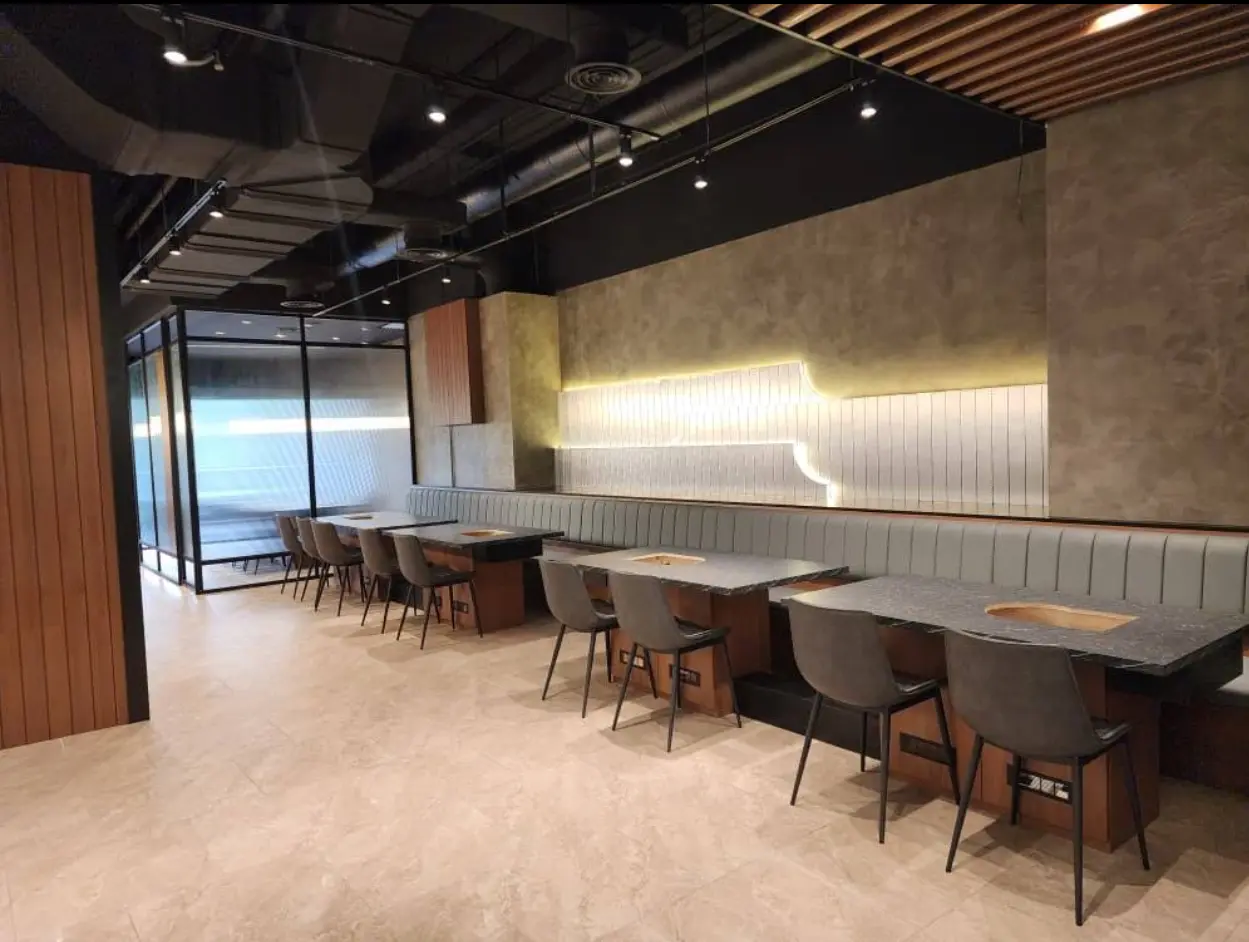 GOSANCHON — dining room and banquettes