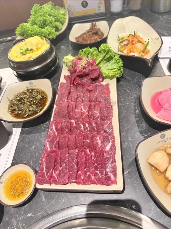 GOSANCHON — thin sliced beef platter with side dishes