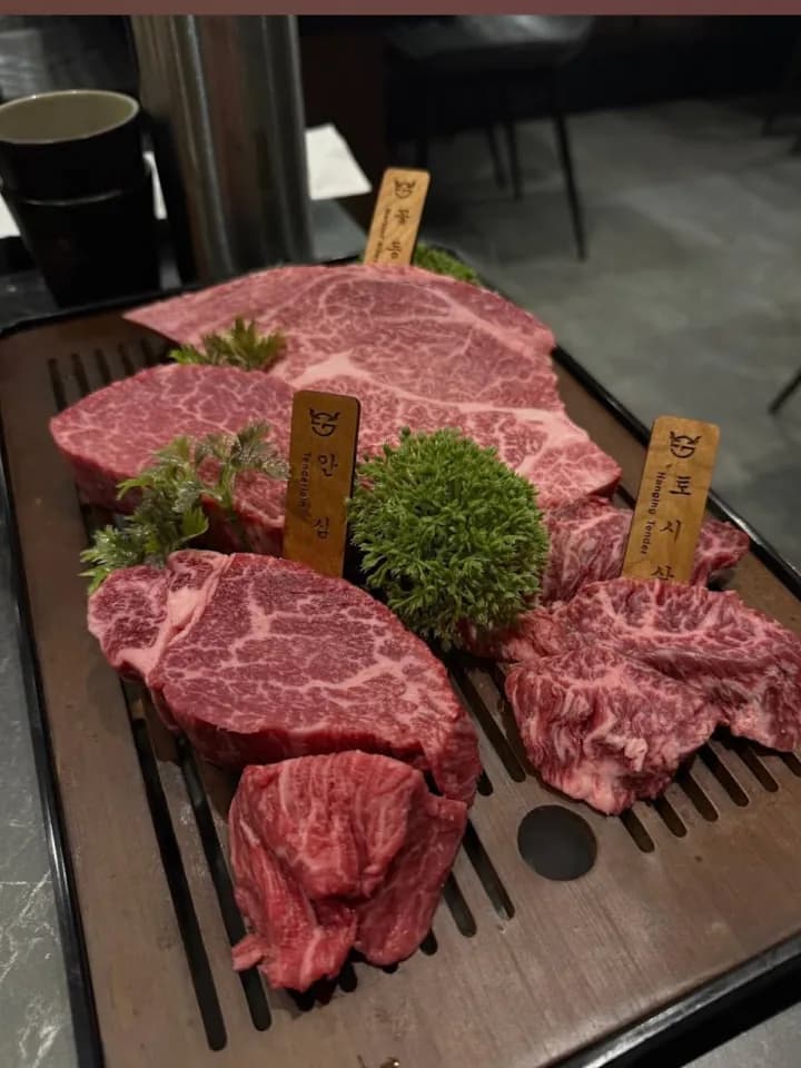 GOSANCHON — cuts on the tabletop tray