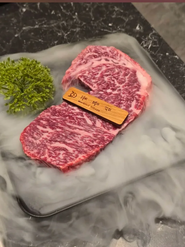 GOSANCHON — ribeye on misty plate
