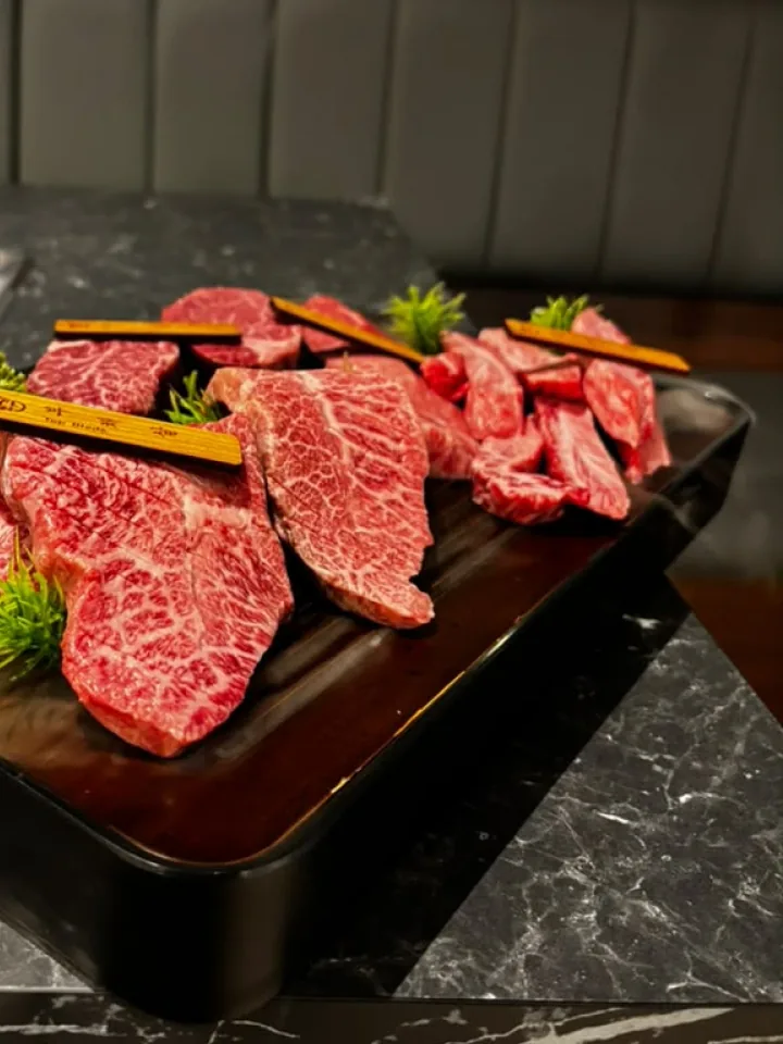 GOSANCHON — assorted cuts on black tray