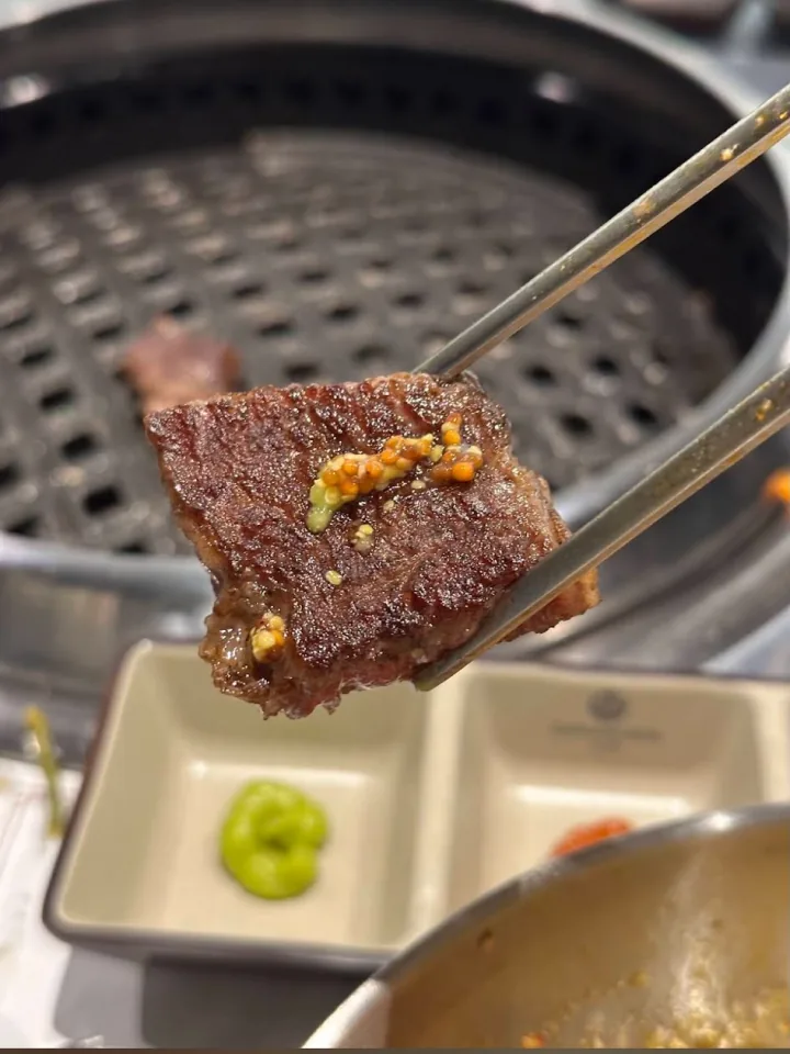 GOSANCHON — seared beef held with tongs